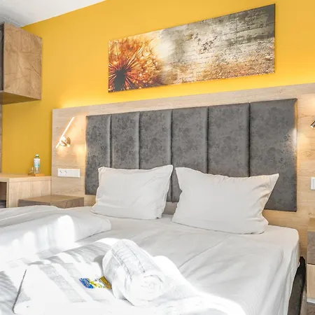 Hotel Xzllenz 50