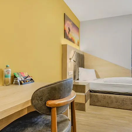Hotel Xzllenz 50