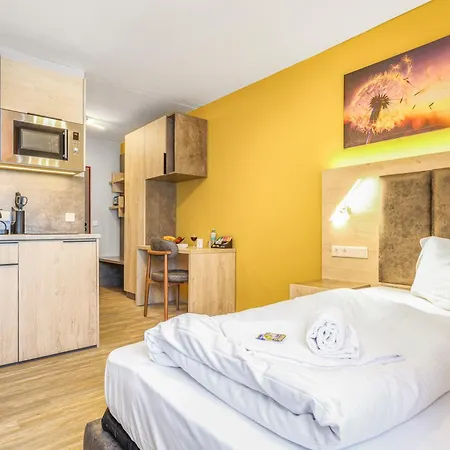 Hotel Xzllenz 50