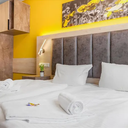 Hotel Xzllenz 50