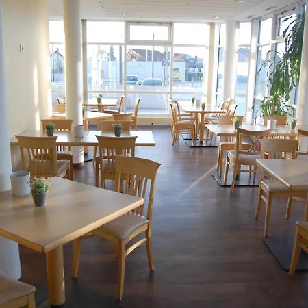 Hotel Xzllenz 50