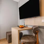Xzllenz 50