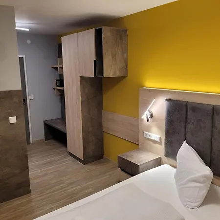 Xzllenz Hotell Oberasbach