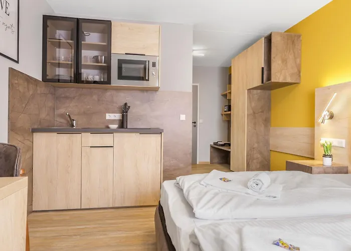 Hotel Xzllenz 50